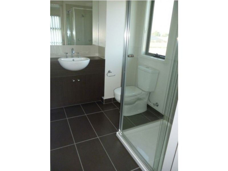 2 Jade Walk, Officer VIC 3809