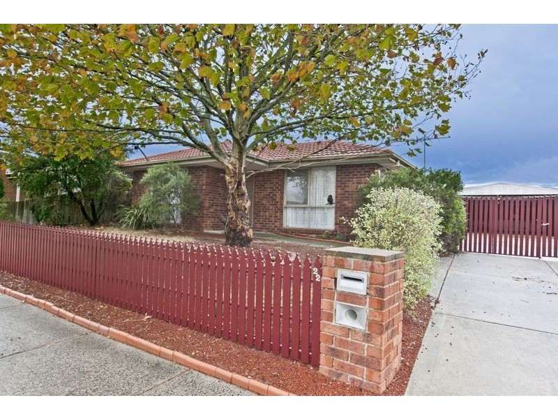 22 Navarre Drive, Cranbourne West VIC 3977