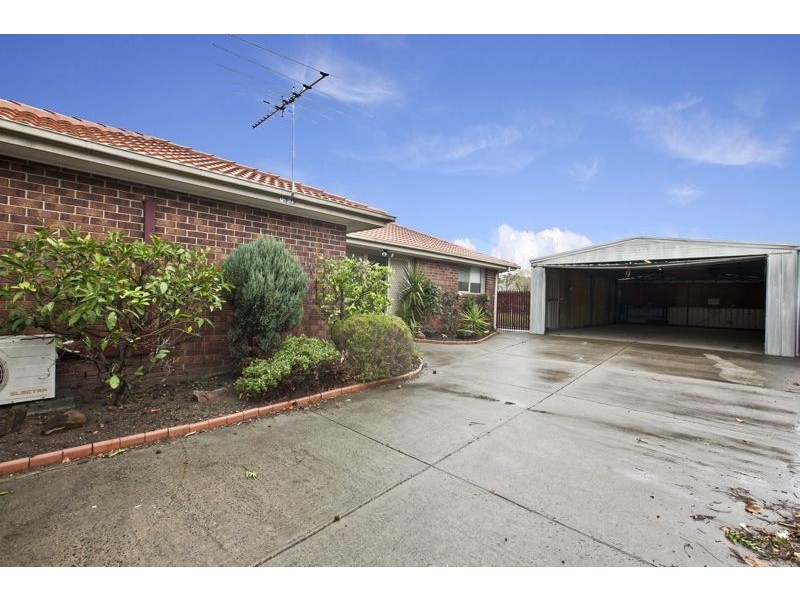 22 Navarre Drive, Cranbourne West VIC 3977