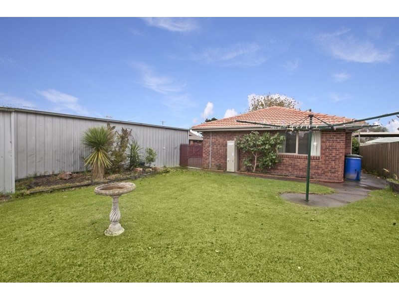 22 Navarre Drive, Cranbourne West VIC 3977