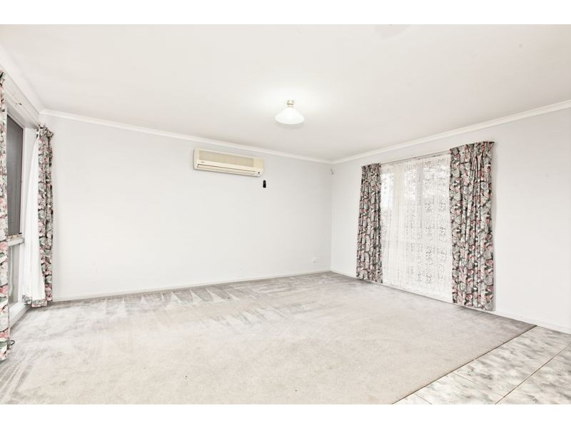 22 Navarre Drive, Cranbourne West VIC 3977