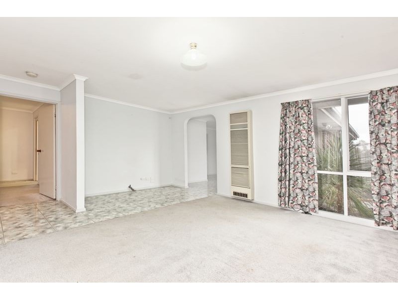 22 Navarre Drive, Cranbourne West VIC 3977