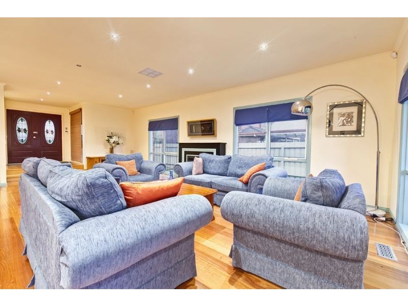 3 Henry Lawson Drive, Lynbrook VIC 3975