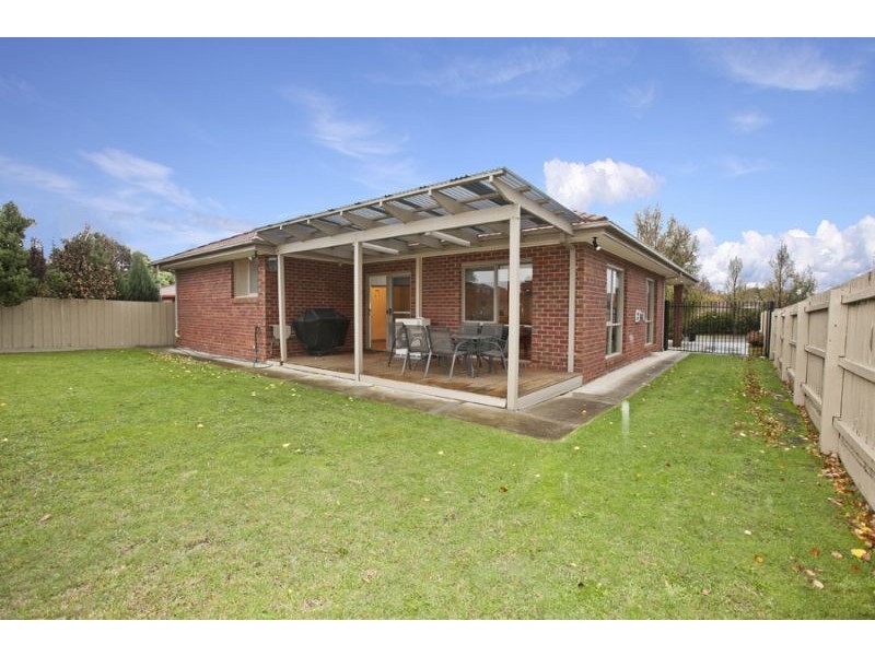 3 Henry Lawson Drive, Lynbrook VIC 3975