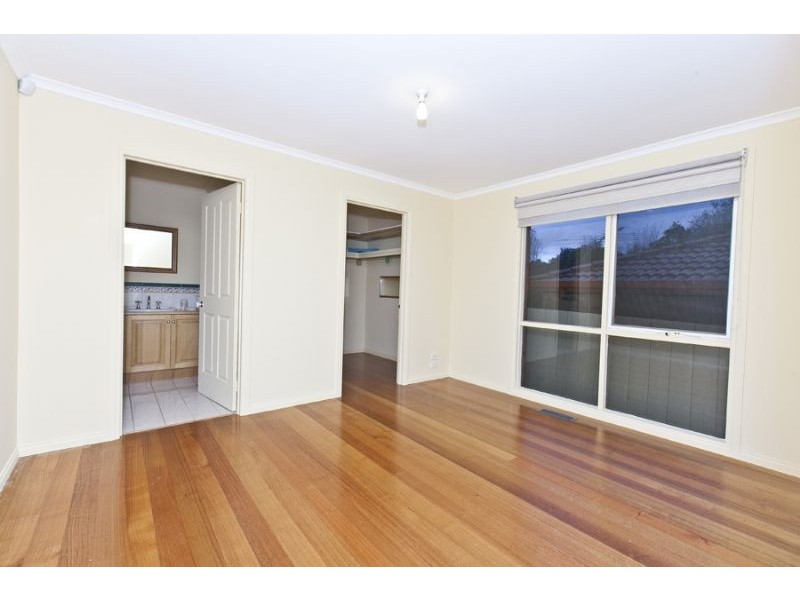 3 Henry Lawson Drive, Lynbrook VIC 3975