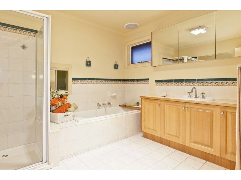 3 Henry Lawson Drive, Lynbrook VIC 3975