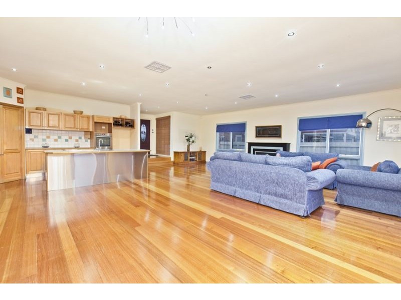 3 Henry Lawson Drive, Lynbrook VIC 3975