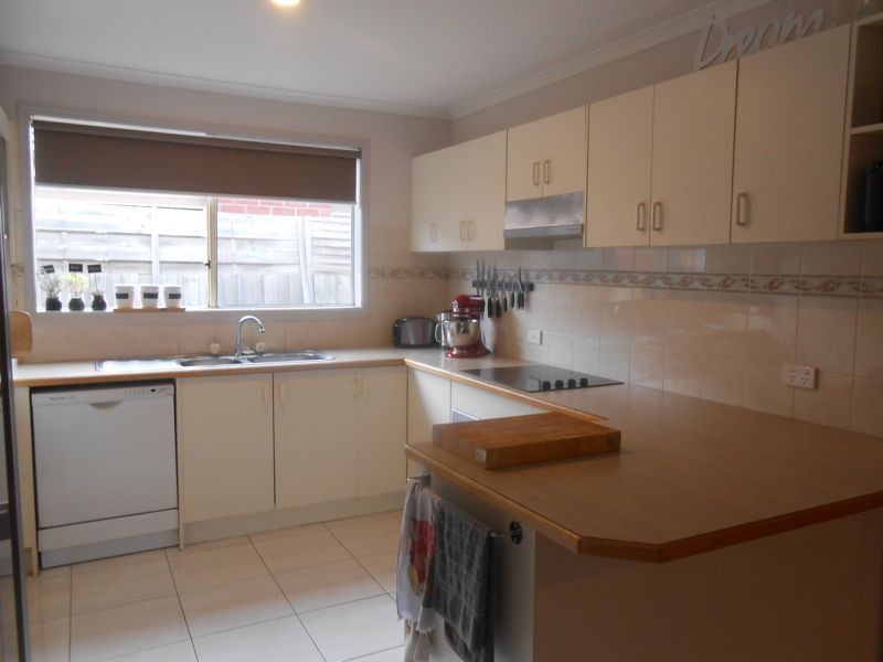 96 Scarborough Avenue, Cranbourne West VIC 3977