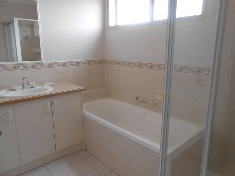 96 Scarborough Avenue, Cranbourne West VIC 3977
