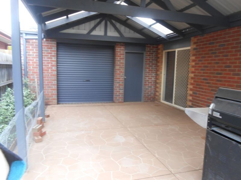 96 Scarborough Avenue, Cranbourne West VIC 3977