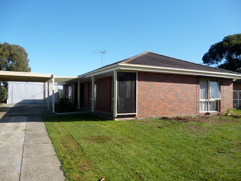 33 Guildford Crescent, Narre Warren VIC 3805