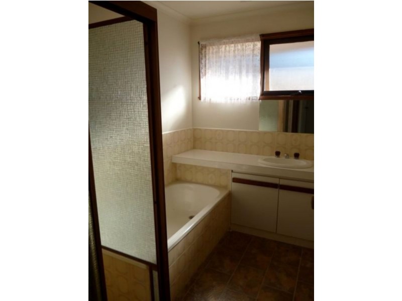 33 Guildford Crescent, Narre Warren VIC 3805