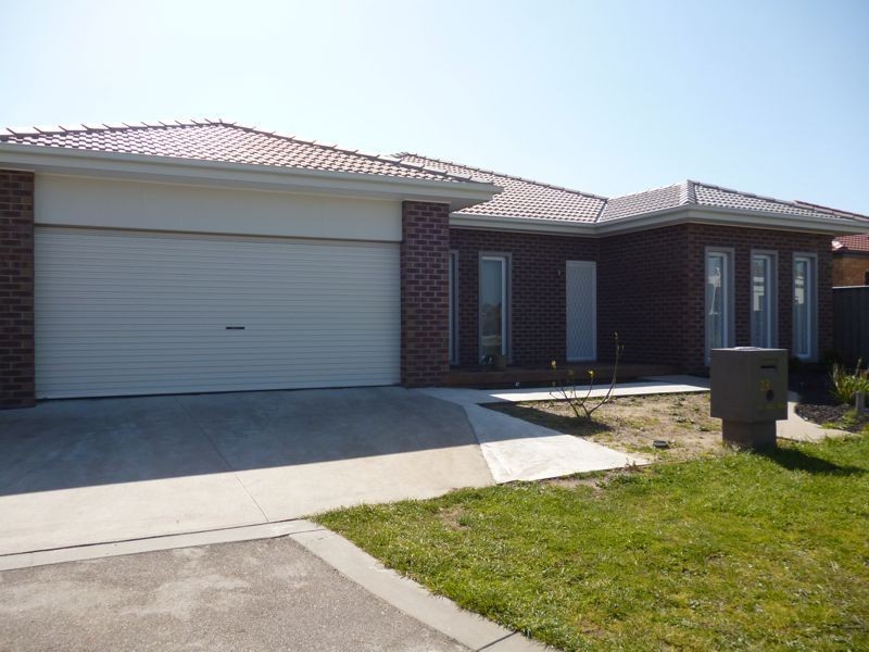 23 Flametree Circuit, Cranbourne VIC 3977