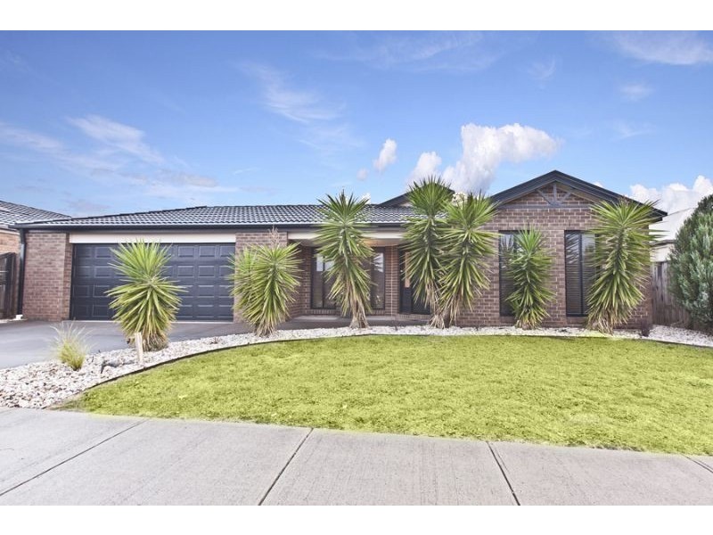 14 Honey Myrtle Way, Cranbourne VIC 3977
