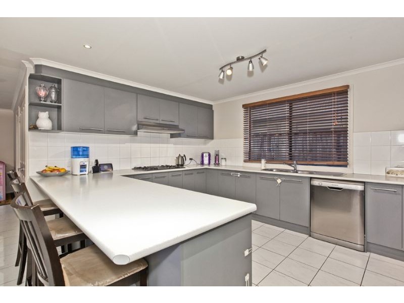 14 Honey Myrtle Way, Cranbourne VIC 3977