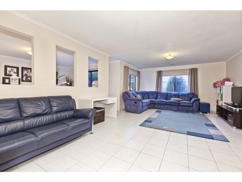 14 Honey Myrtle Way, Cranbourne VIC 3977