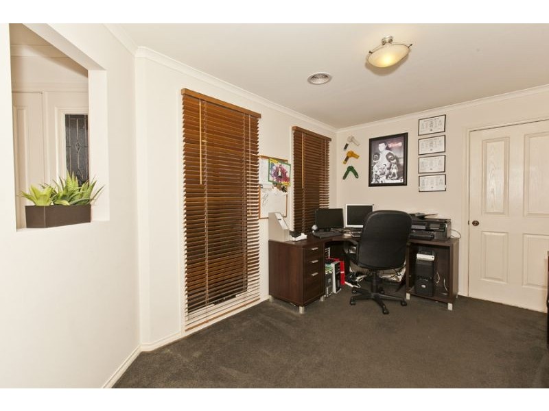 14 Honey Myrtle Way, Cranbourne VIC 3977