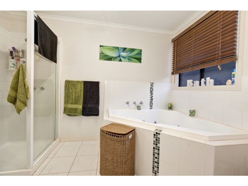 14 Honey Myrtle Way, Cranbourne VIC 3977