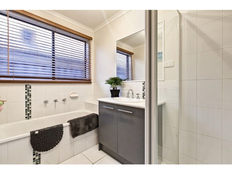 14 Honey Myrtle Way, Cranbourne VIC 3977