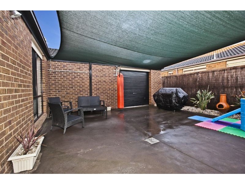 14 Honey Myrtle Way, Cranbourne VIC 3977