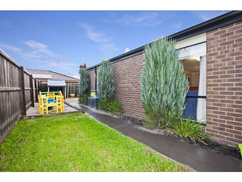 14 Honey Myrtle Way, Cranbourne VIC 3977