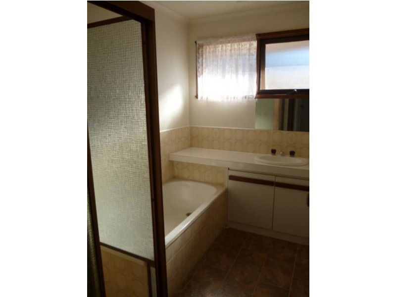 33 Guildford Crescent, Narre Warren VIC 3805