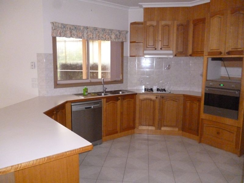 17 Franks Way, Cranbourne North VIC 3977