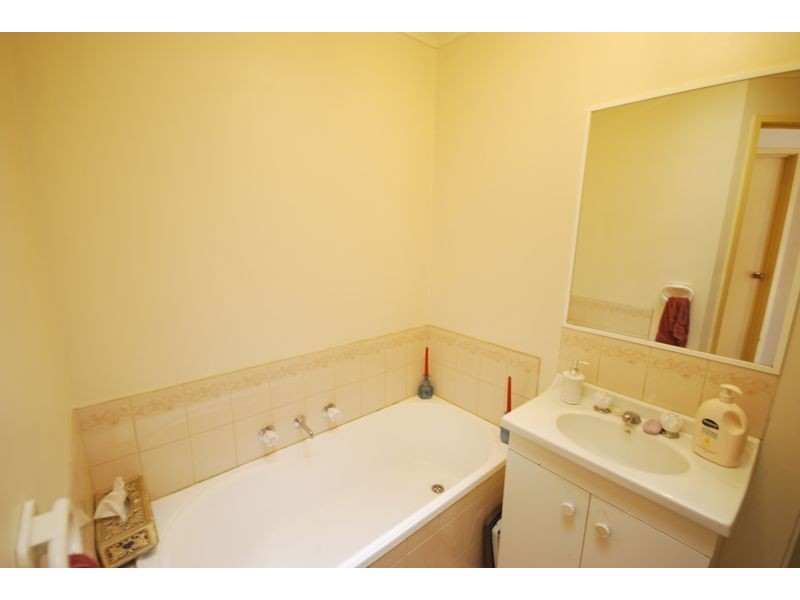 1/42 Navarre Drive, Cranbourne VIC 3977