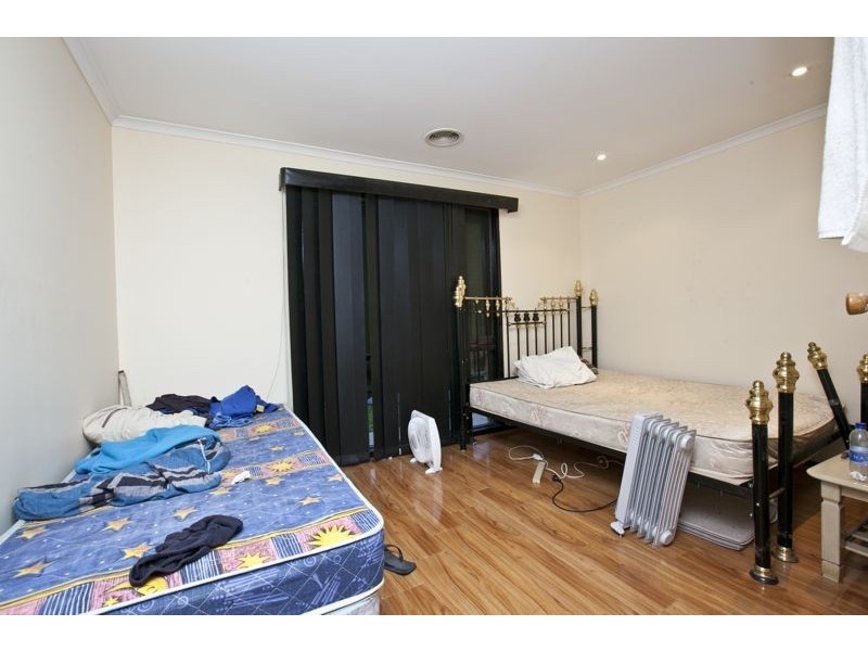 1/101 Endeavour Drive, Cranbourne North VIC 3977