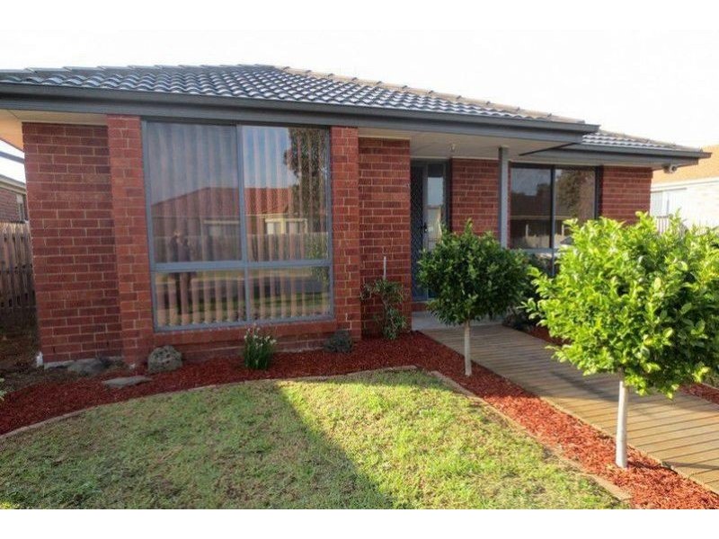 1 Alberton Drive, Cranbourne West VIC 3977