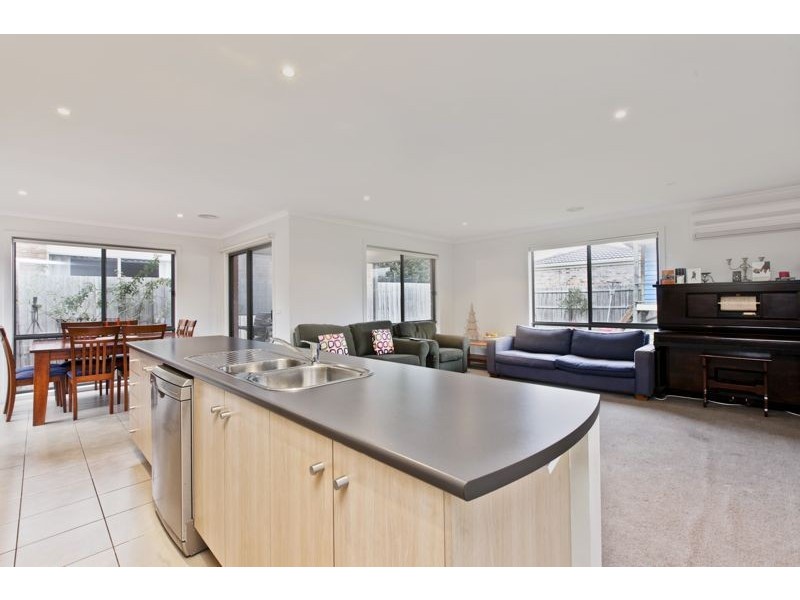 24 Sing Crescent, Berwick VIC 3806