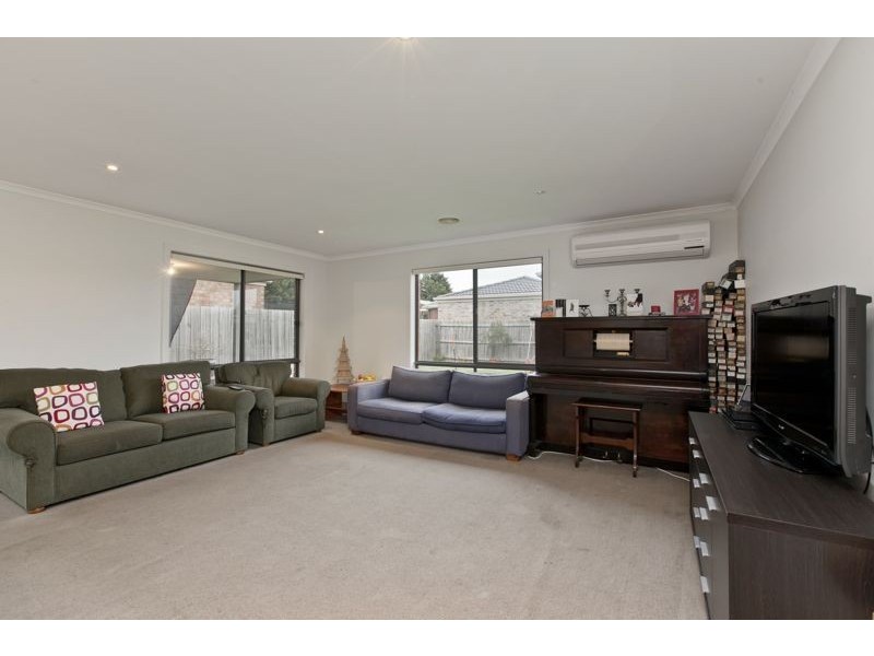 24 Sing Crescent, Berwick VIC 3806