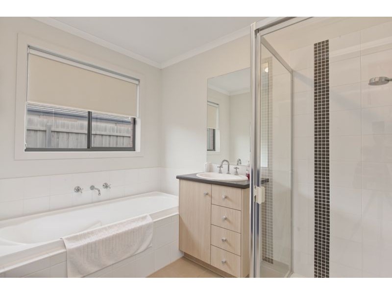 24 Sing Crescent, Berwick VIC 3806