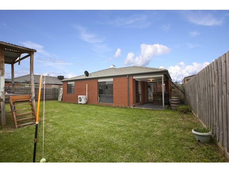 24 Sing Crescent, Berwick VIC 3806