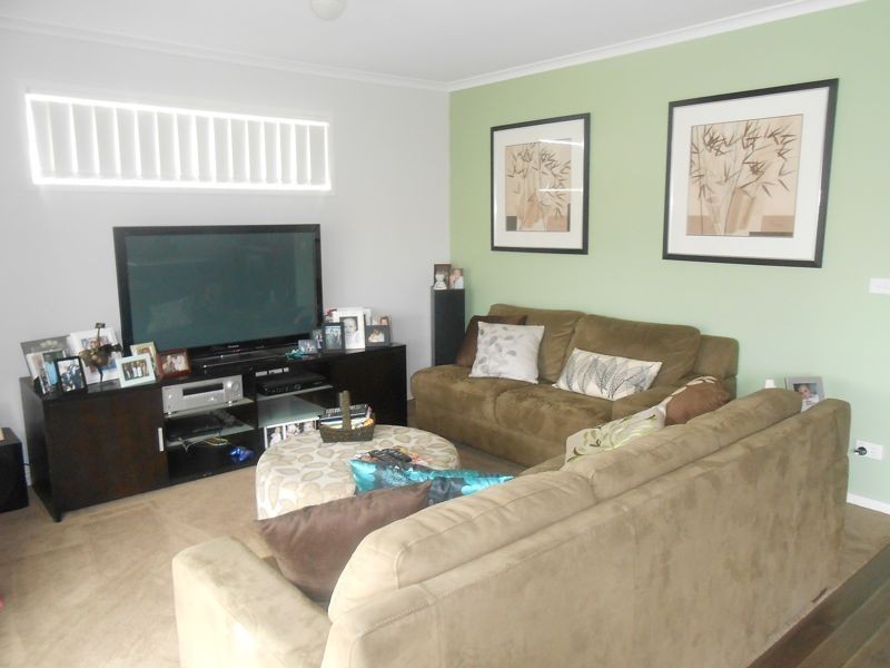 24 Mossman Drive, Cranbourne VIC 3977