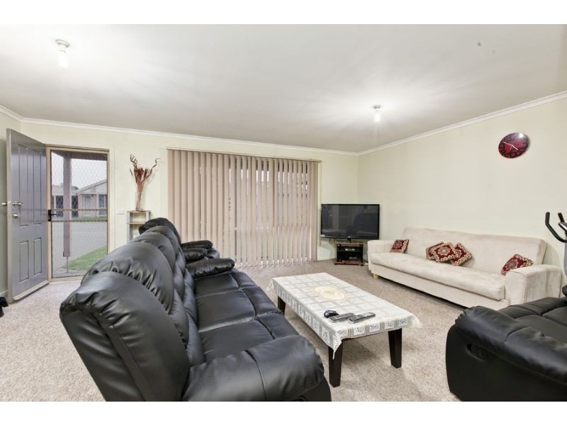 24 Warren Close, Narre Warren VIC 3805