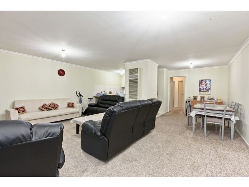 24 Warren Close, Narre Warren VIC 3805