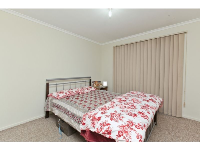 24 Warren Close, Narre Warren VIC 3805