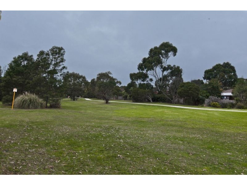 24 Warren Close, Narre Warren VIC 3805