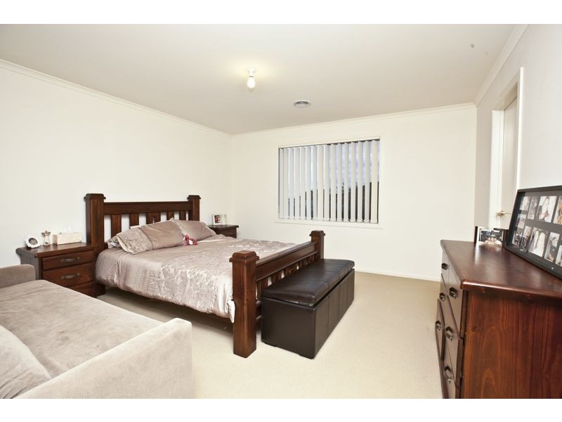 4 Elgin Mews, Cranbourne VIC 3977