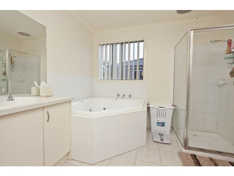 4 Elgin Mews, Cranbourne VIC 3977