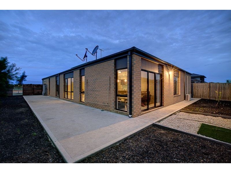 23 Honeybark Cres, Lyndhurst VIC 3975