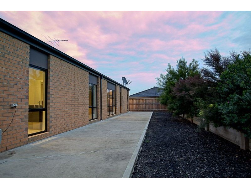 23 Honeybark Cres, Lyndhurst VIC 3975