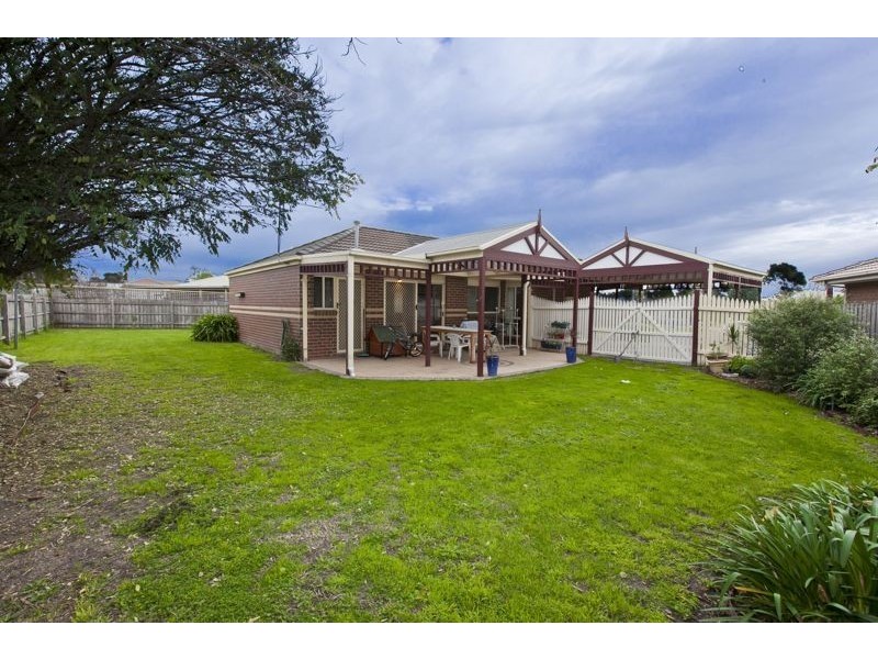 31 Franks Way, Cranbourne North VIC 3977