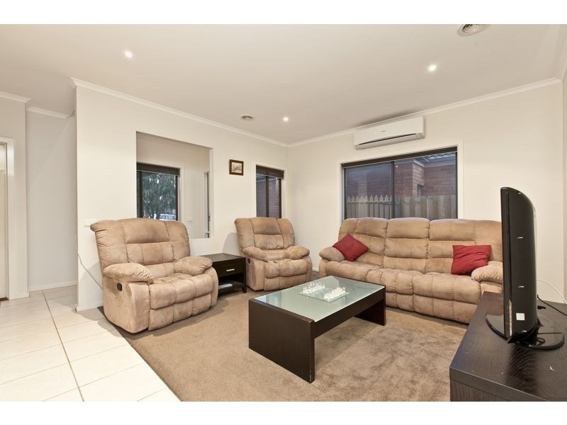 9 Boronia Avenue, Cranbourne VIC 3977