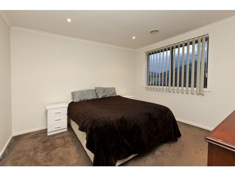 9 Boronia Avenue, Cranbourne VIC 3977