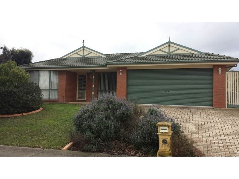 17 Charles Conder Place, Berwick VIC 3806