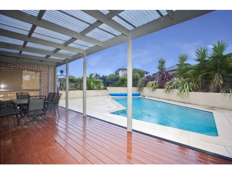 5 Lakewood Place, Berwick VIC 3806