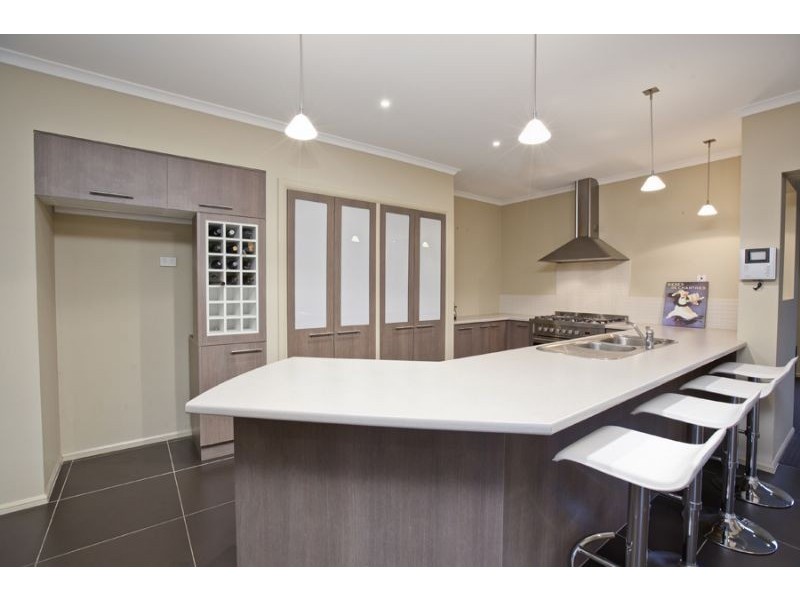 5 Lakewood Place, Berwick VIC 3806