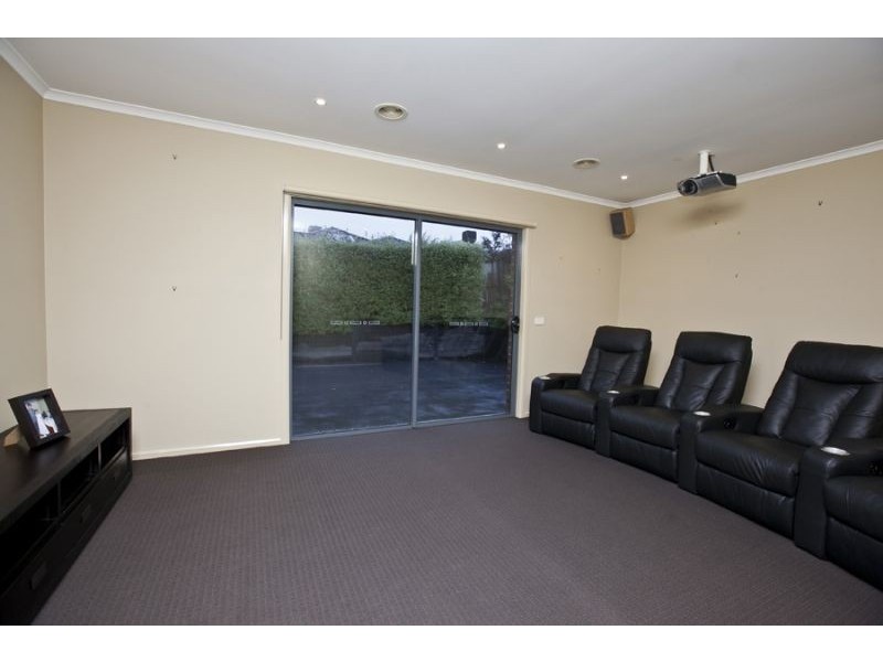 5 Lakewood Place, Berwick VIC 3806